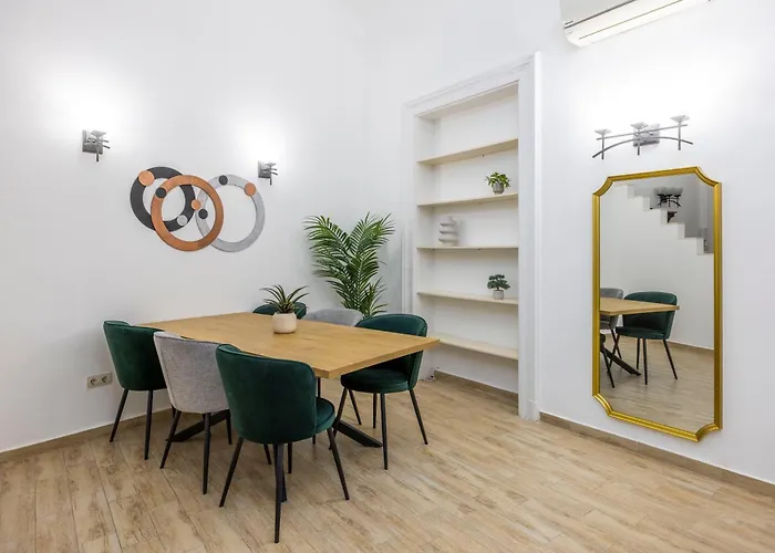 Deluxe & Cozy Central Located Joseph Boulevard Apartment